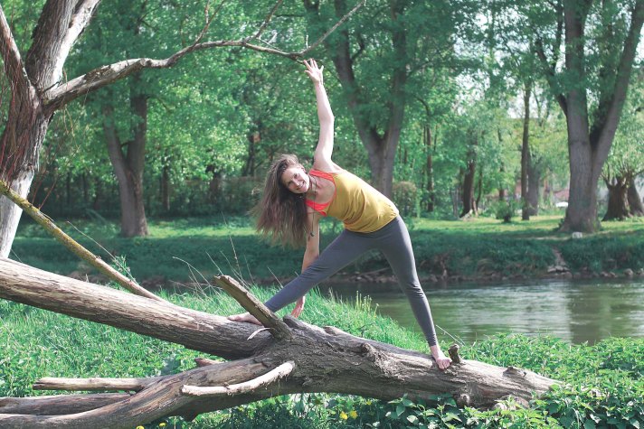 yoga yogamonie medical regensburg heilung therapie kurs klassen anasura yin yoga yogastunden